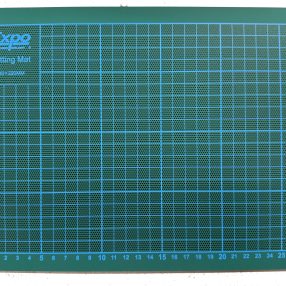 T01 A4 Cutting Mat (Colour may vary)